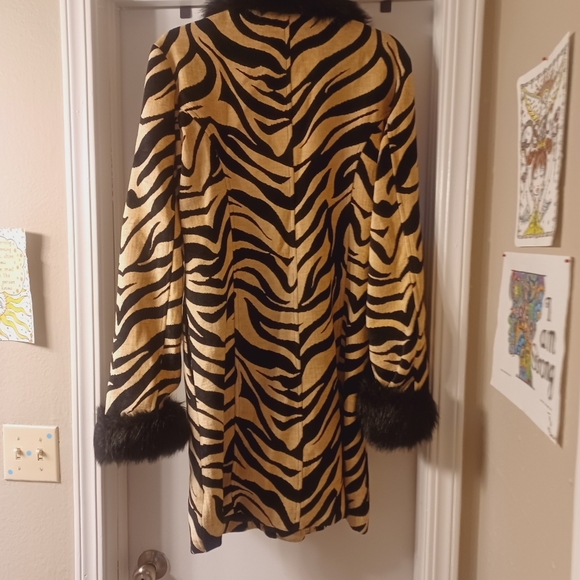 Annalese Zebra Print Coat - Picture 3 of 10